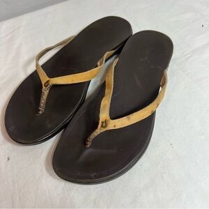 Olukai Ho’Opio tan leather dlip flop thong sandals size 8
